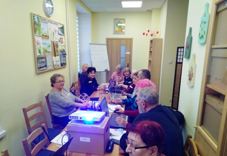 Szkolenie w Centrum Seniora w Pabianicach gr. 1 - zdjęcie 1